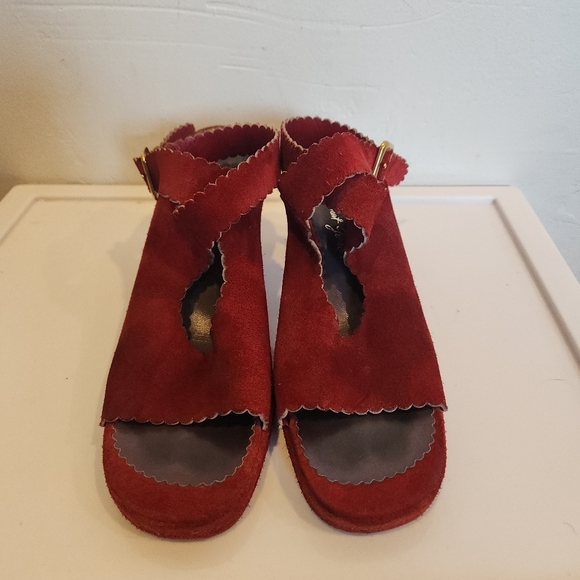 Vintage Margaret Jerrold scalloped red suede heels - Picture 5 of 6